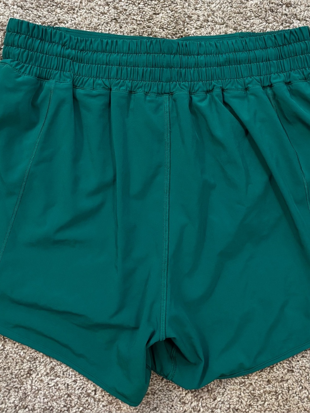 EUC! LULULEMON Hotty Hot low rise lined shorts. Size 8. - Picture 7 of 9